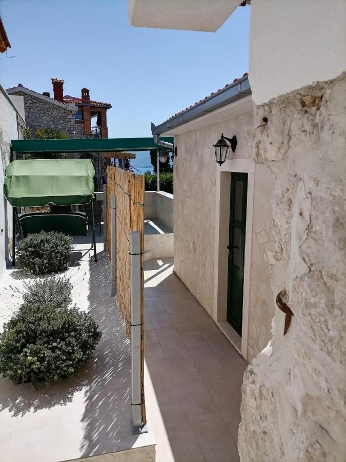 Apartmani Kremena Small Beach 200M 클레크 외부 사진