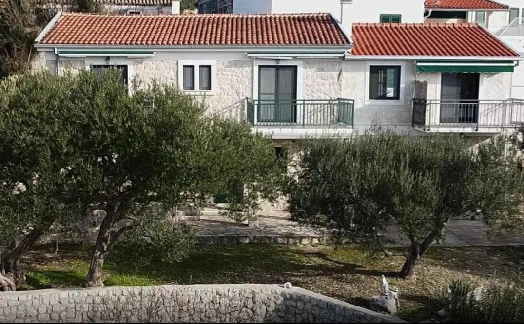 Apartmani Kremena Small Beach 200M 클레크 외부 사진