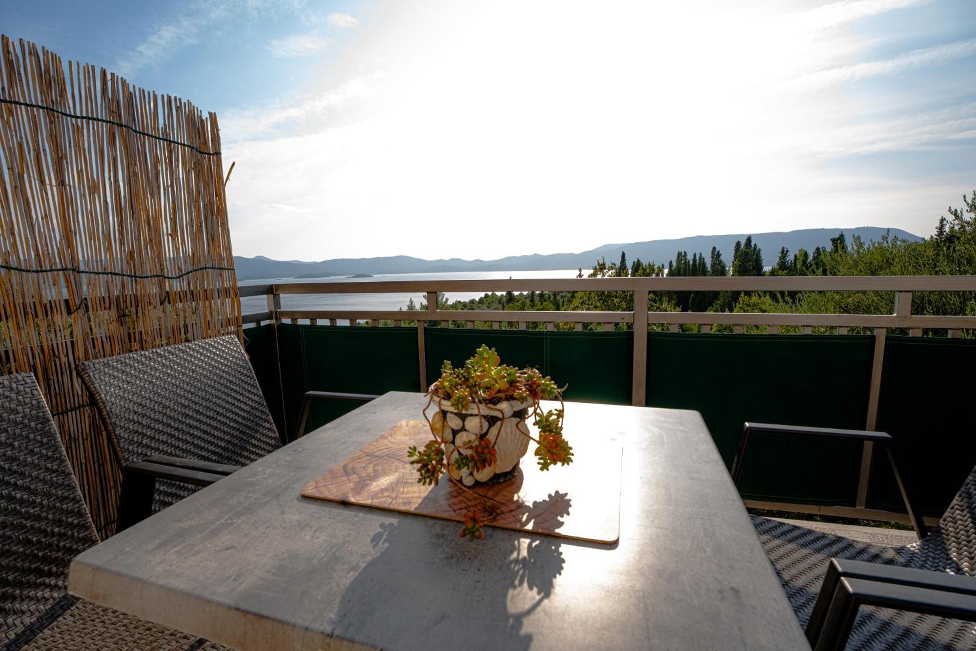 Apartmani Kremena Small Beach 200M 클레크 외부 사진