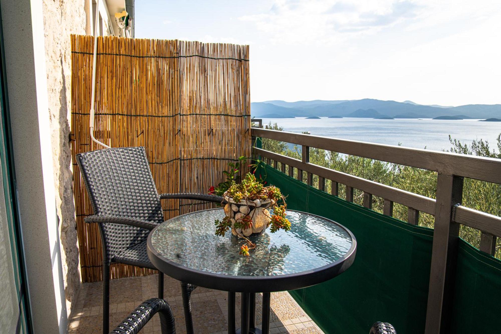 Apartmani Kremena Small Beach 200M 클레크 외부 사진