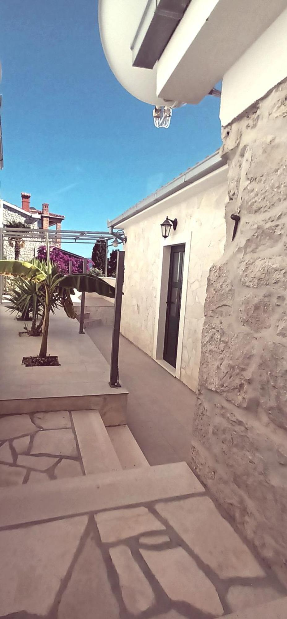 Apartmani Kremena Small Beach 200M 클레크 외부 사진