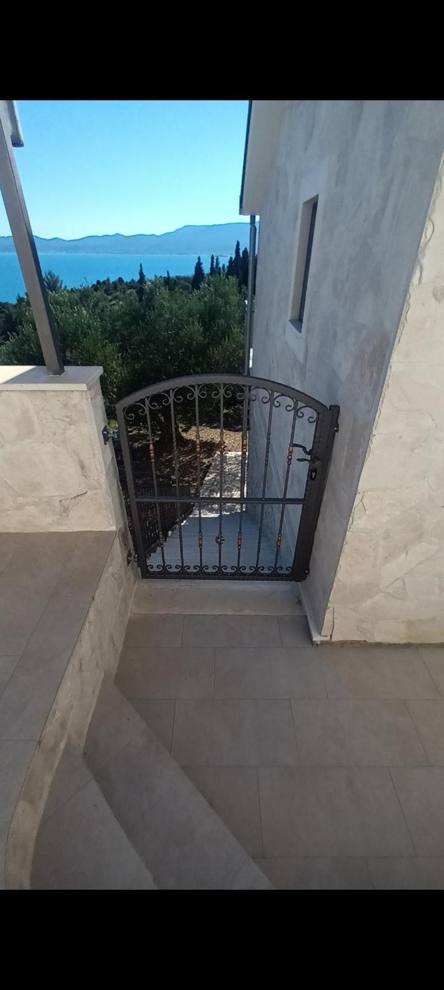Apartmani Kremena Small Beach 200M 클레크 외부 사진