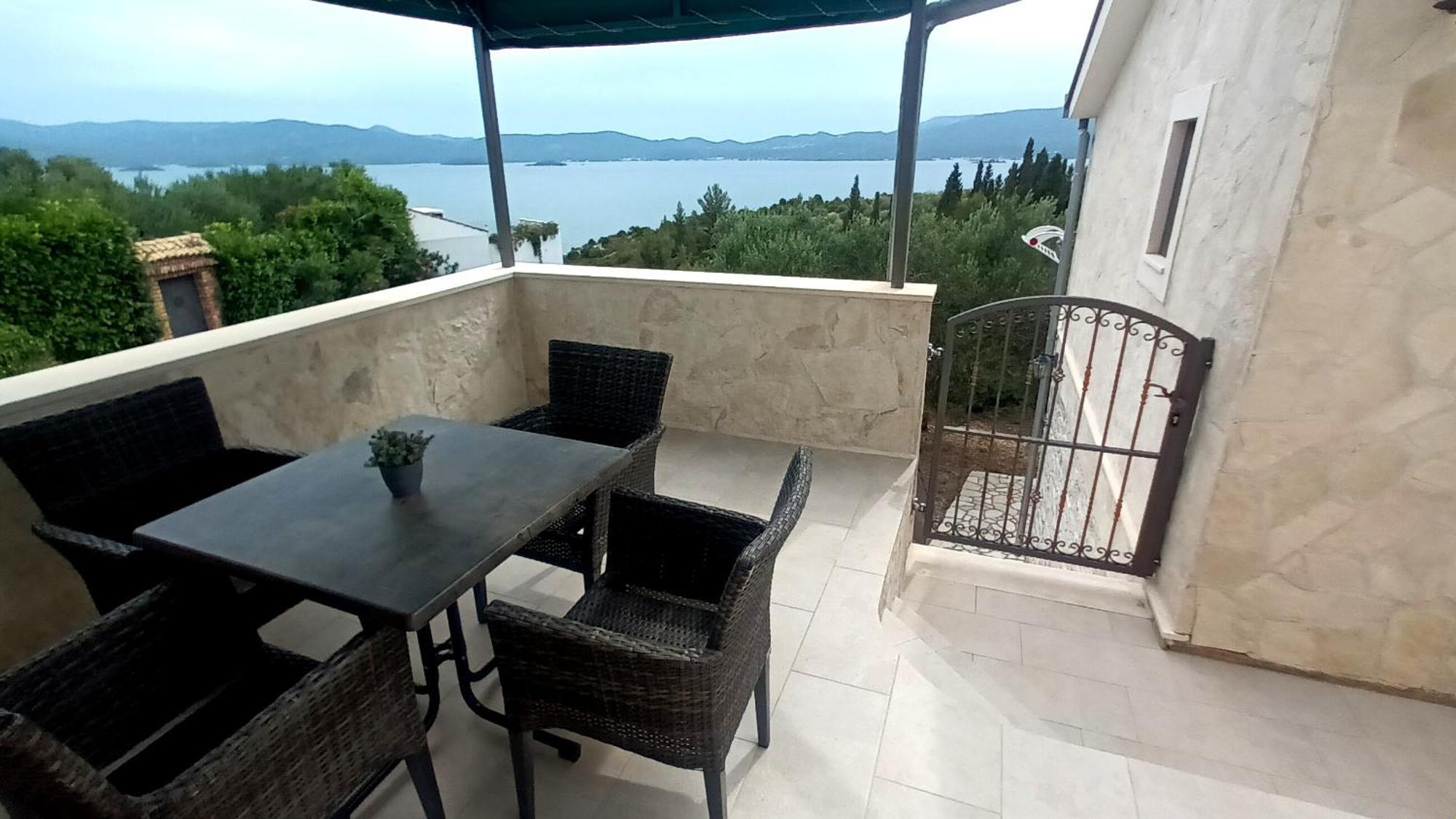 Apartmani Kremena Small Beach 200M 클레크 외부 사진