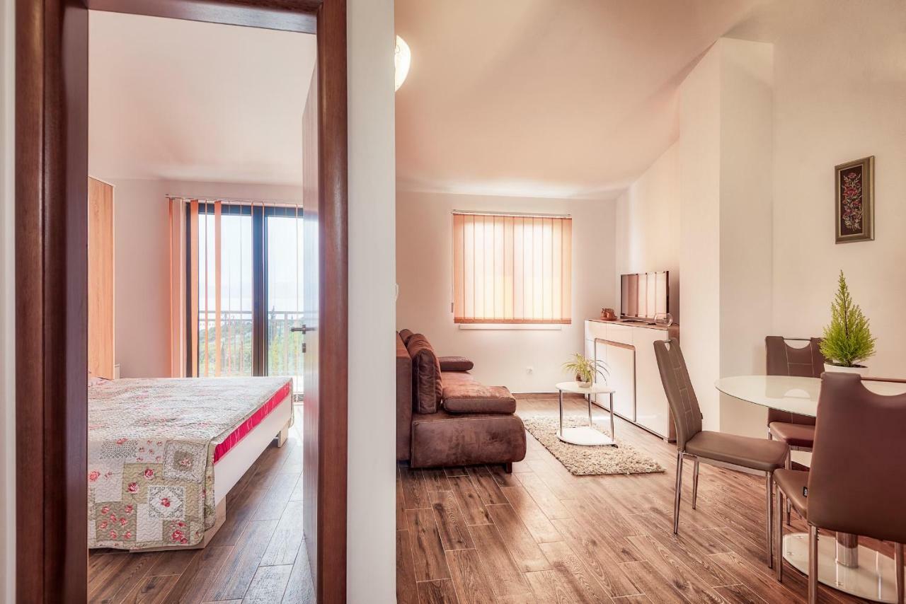 Apartmani Kremena Small Beach 200M 클레크 외부 사진