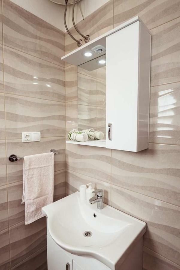 Apartmani Kremena Small Beach 200M 클레크 외부 사진