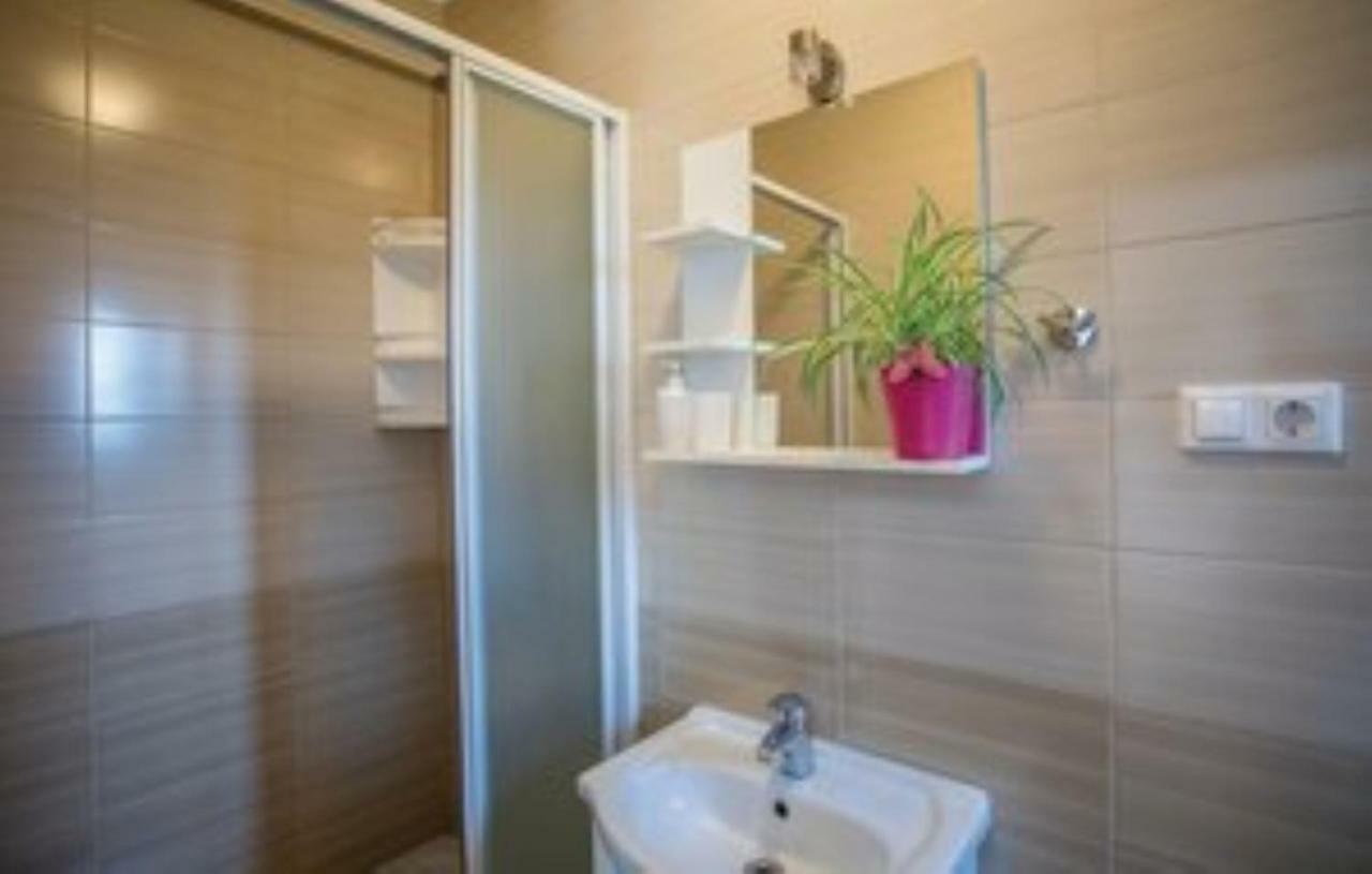 Apartmani Kremena Small Beach 200M 클레크 외부 사진