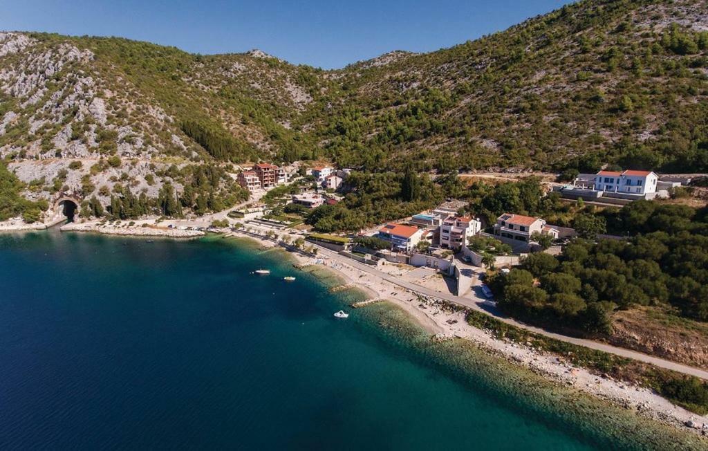 Apartmani Kremena Small Beach 200M 클레크 외부 사진